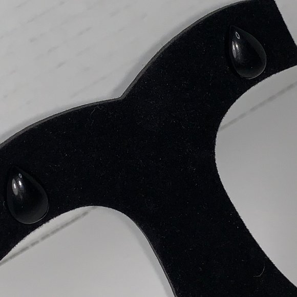 14 mm Teardrop 18 ktgf Onyx Post Earrings - Picture 4 of 12